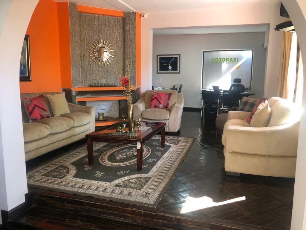 Hostal Tutamanda 2 Кито Екстериор снимка